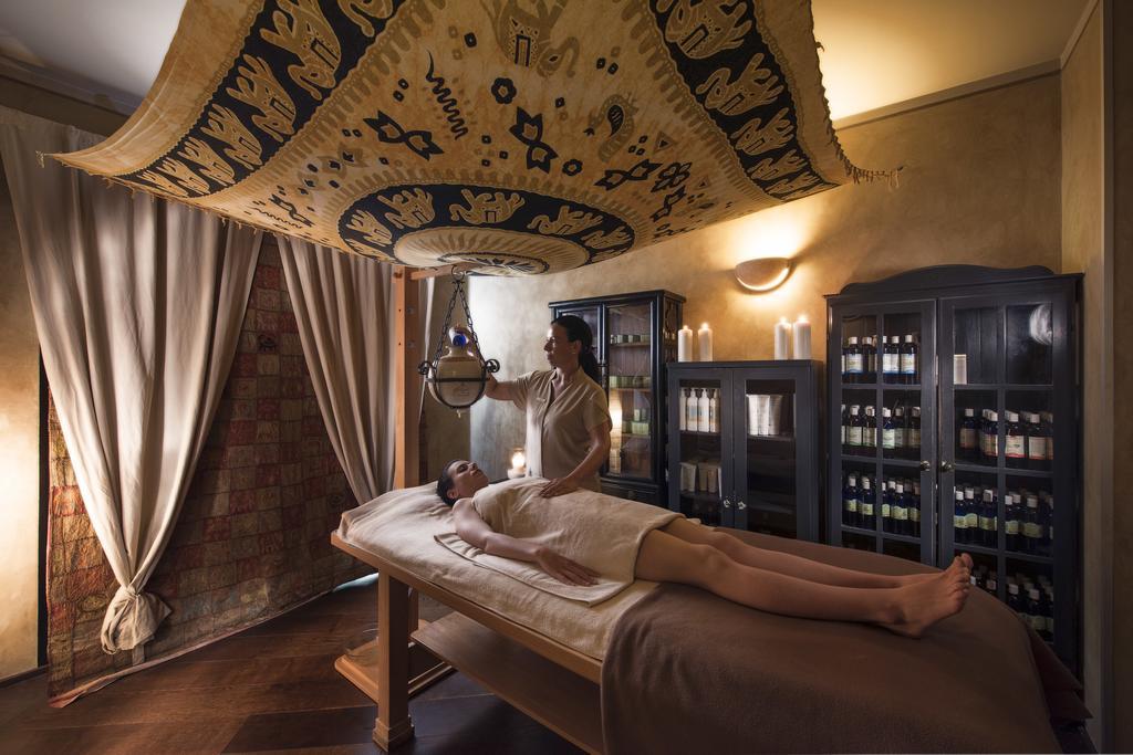 Fonteverde Lifestyle & Thermal Retreat - The Leading Hotels Of The World Сан-Кашано-дей-Баньї Екстер'єр фото A spa treatment